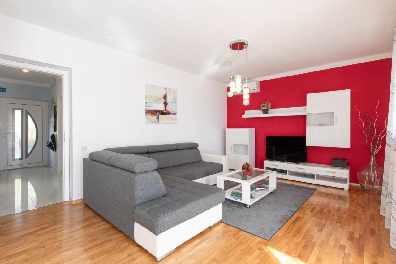 Apartment Lavanda With Beautiful Garden Krk Town Exterior photo