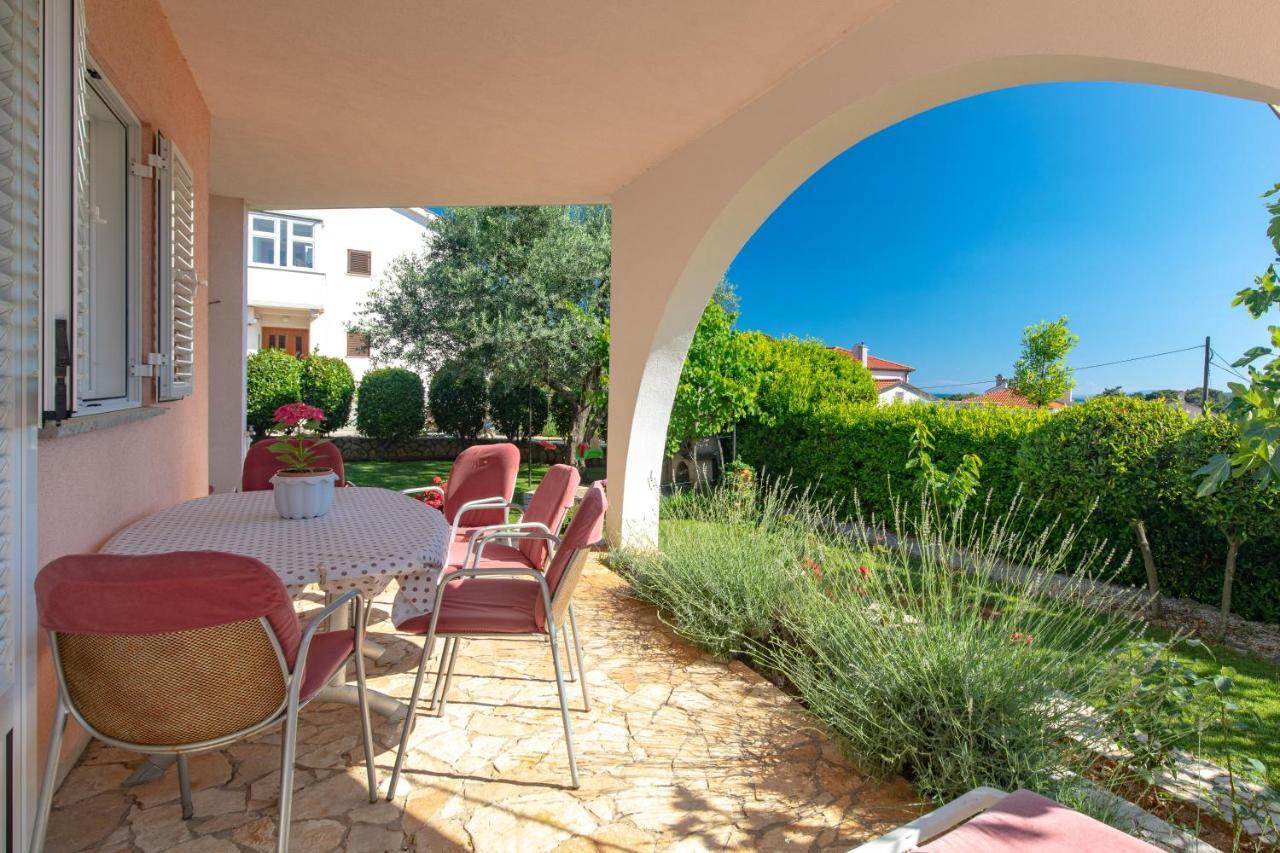 Apartment Lavanda With Beautiful Garden Krk Town Exterior photo