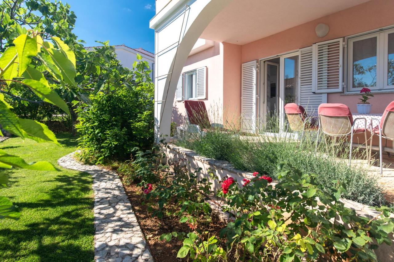 Apartment Lavanda With Beautiful Garden Krk Town Exterior photo